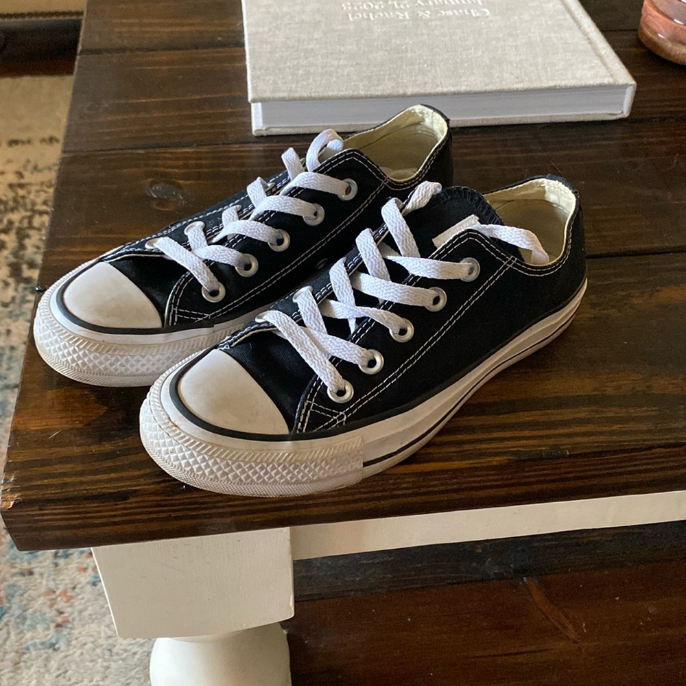 Black converse low tops